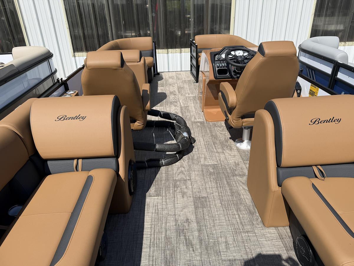 2026 Bentley Pontoons Legacy 223 Navigator