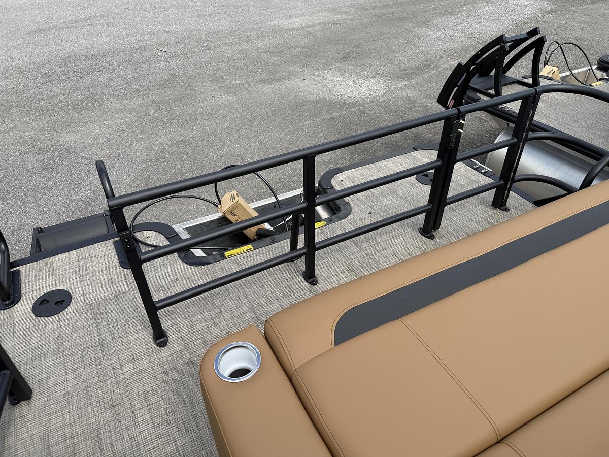 2027 Bentley Pontoons Legacy 223 Swingback
