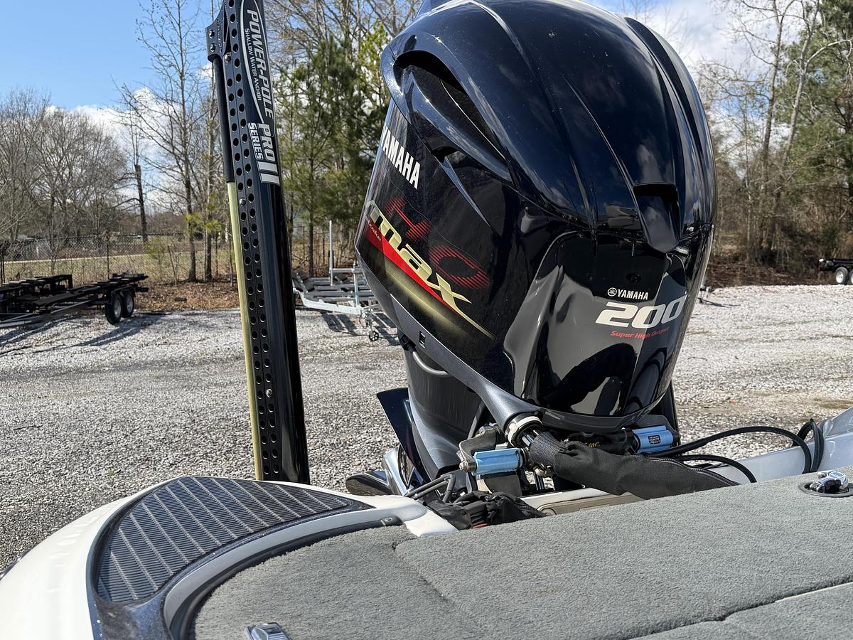 Used 2004 Triton Boats TR196