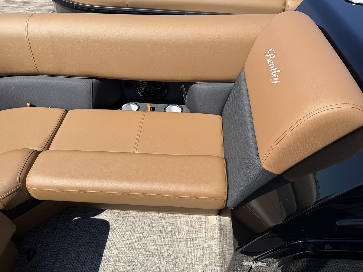 2027 Bentley Pontoons Legacy 223 Swingback DC