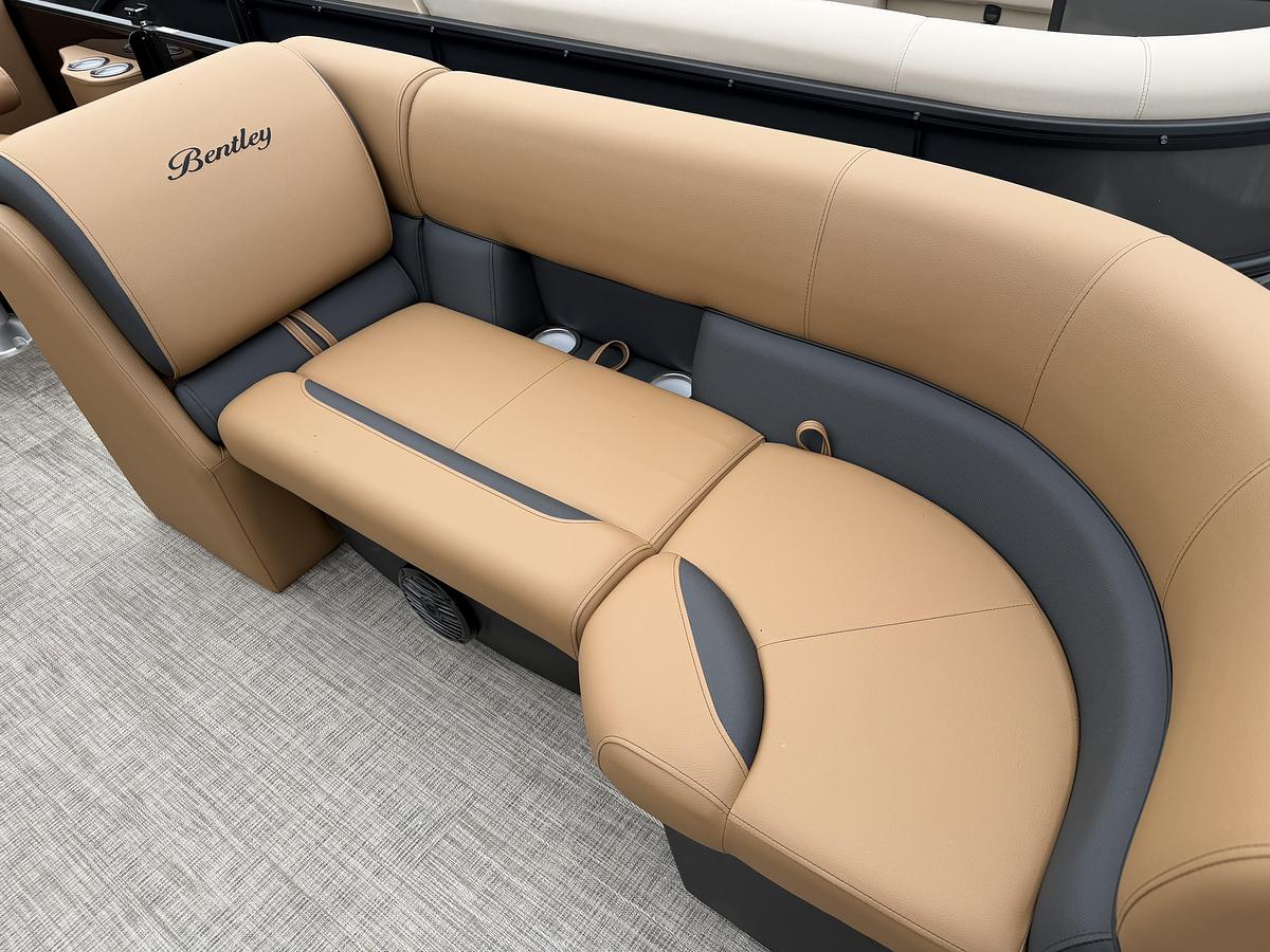 2027 Bentley Pontoons Legacy 223 Navigator