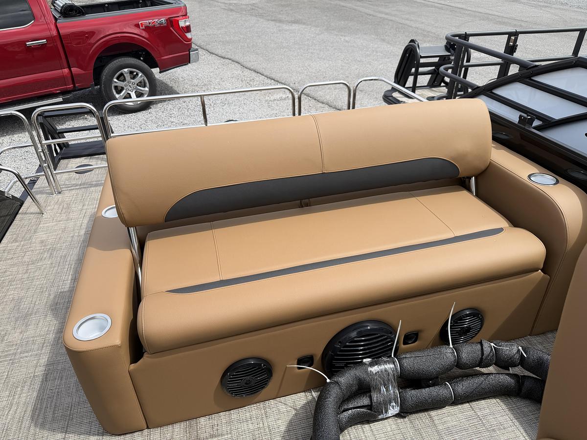 2027 Bentley Pontoons Legacy 223 Swingback
