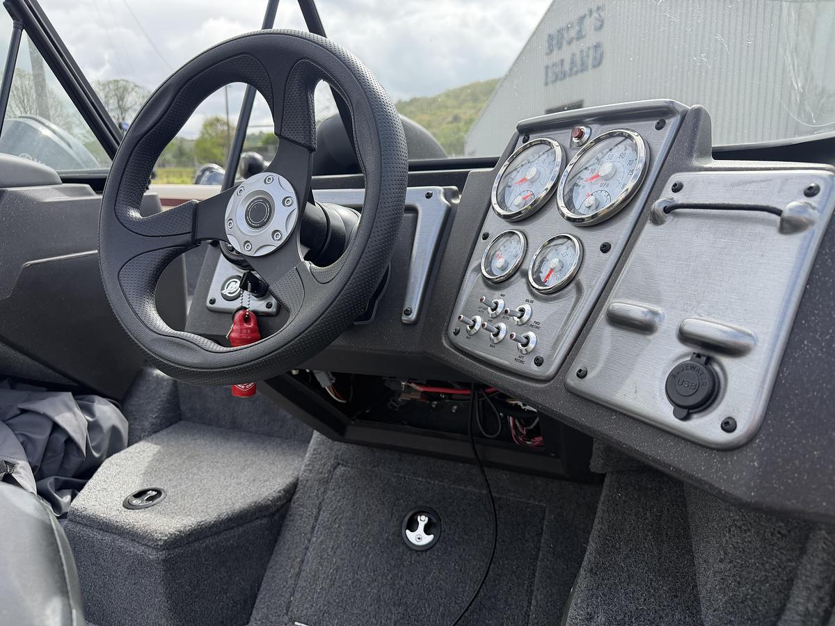 Used 2023 Tracker Pro-Guide V175