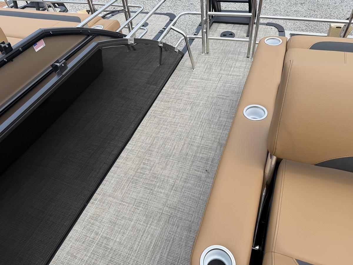2027 Bentley Pontoons Legacy 223 Swingback