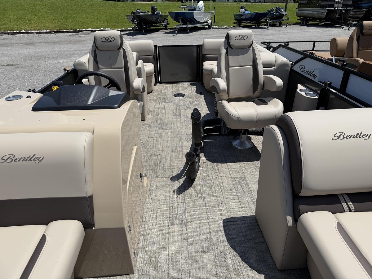 2027 Bentley Pontoons Legacy 223 Navigator