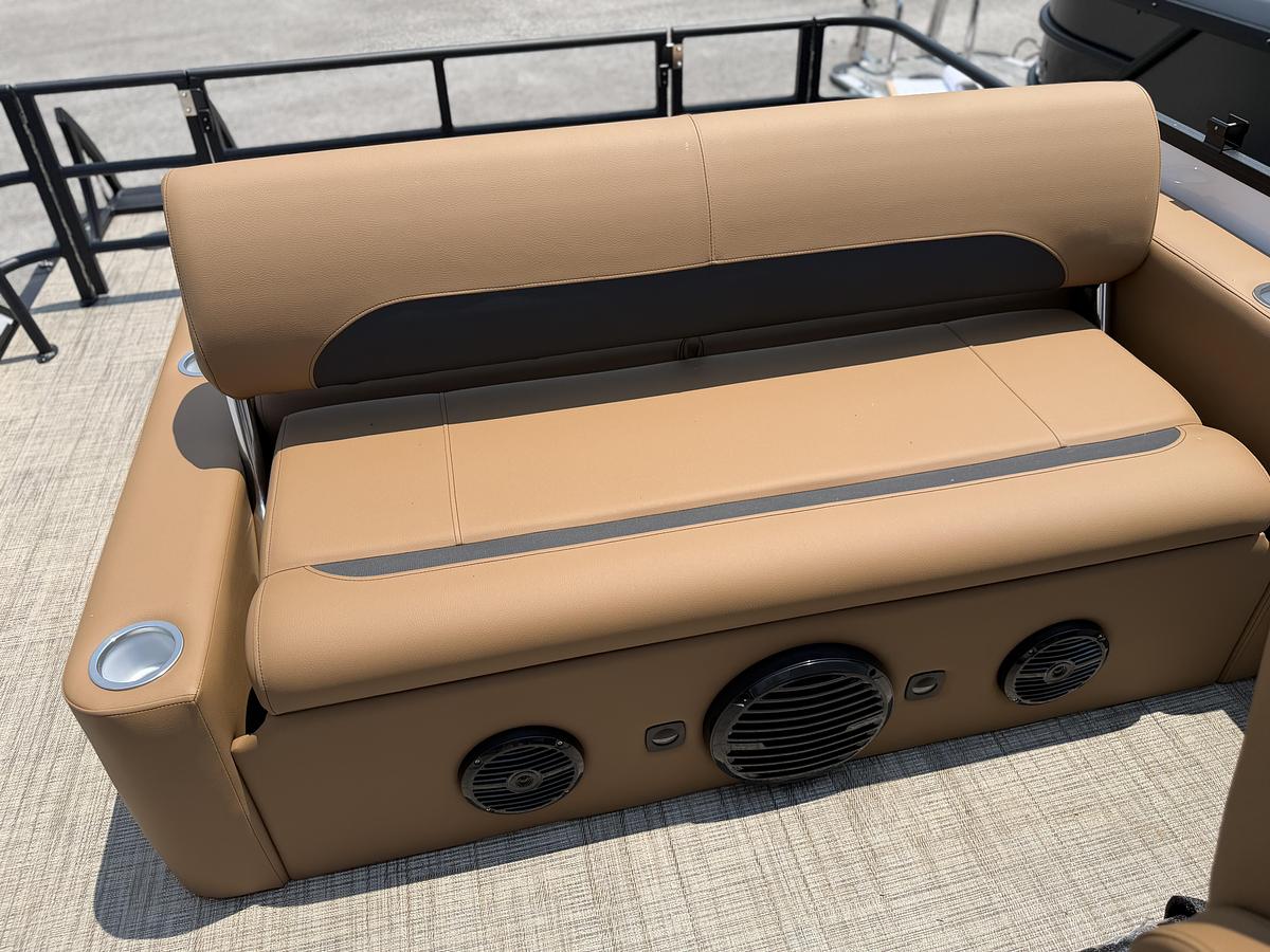 2027 Bentley Pontoons Legacy 223 Swingback