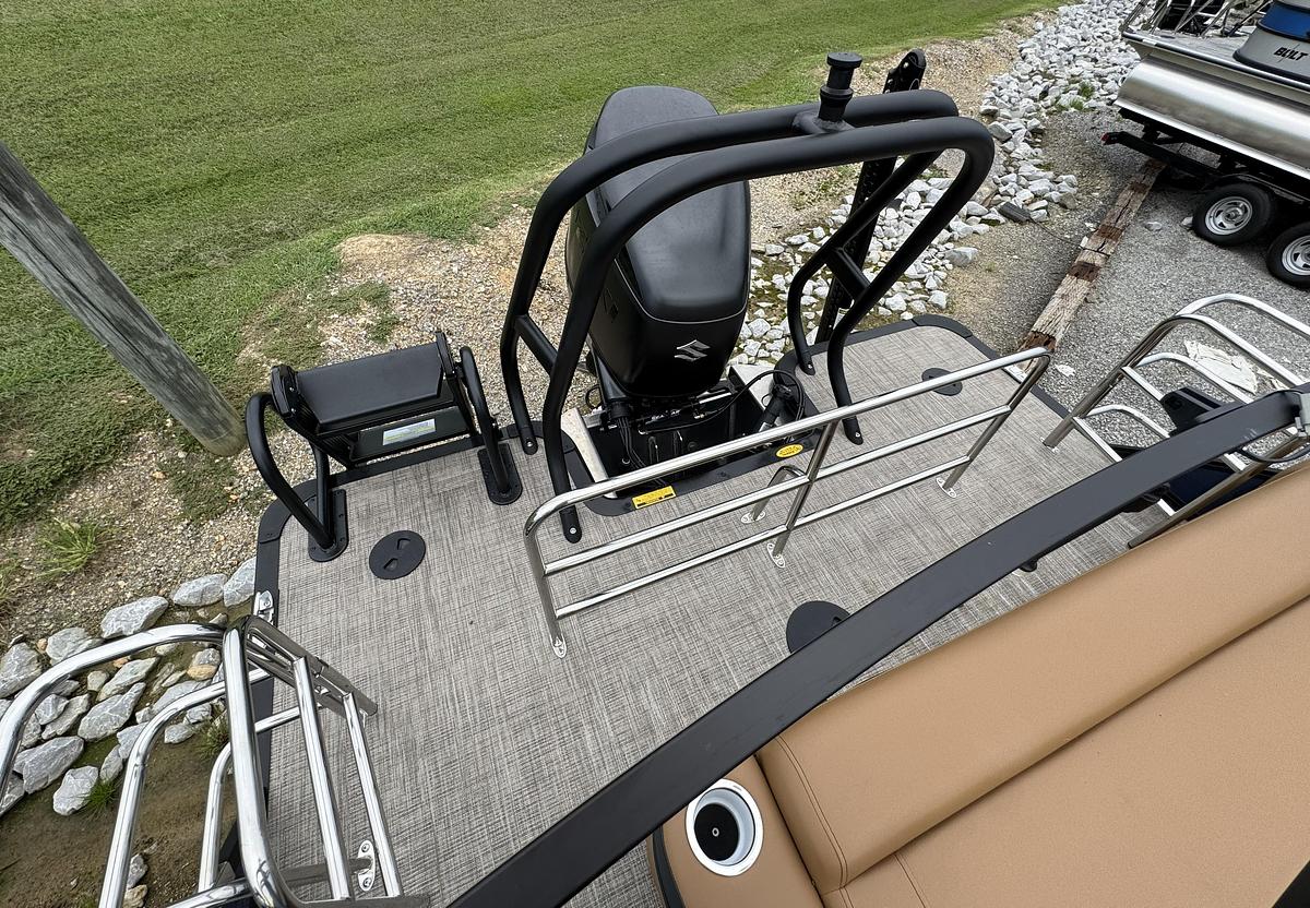 Used 2026 Bentley Pontoons Elite 223 Swingback DC