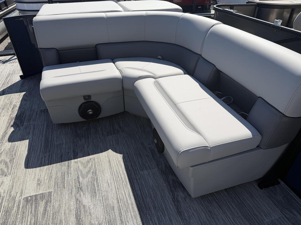 2026 Bentley Pontoons Legacy 200 Cruise