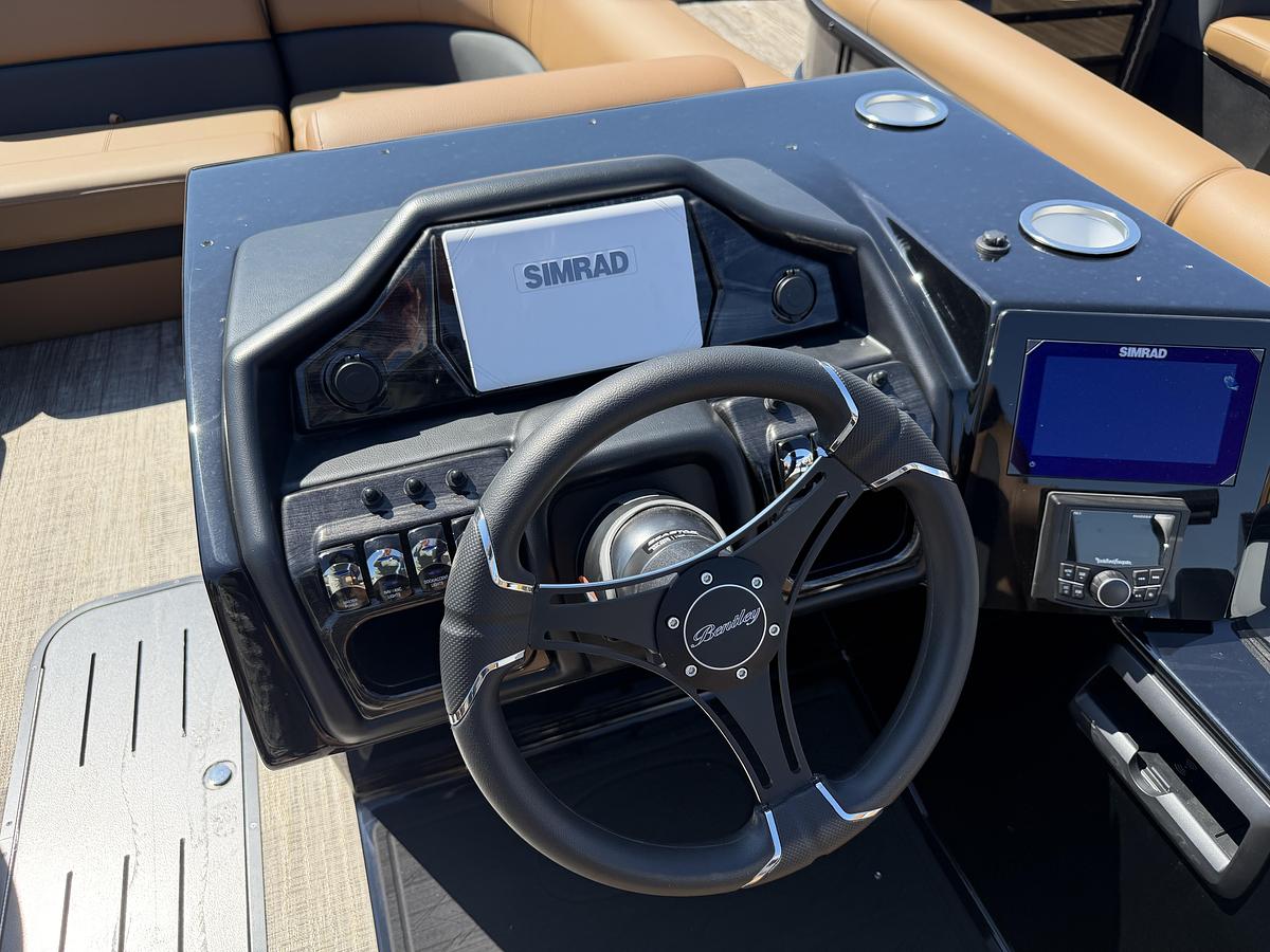 2027 Bentley Pontoons Legacy 223 Swingback DC