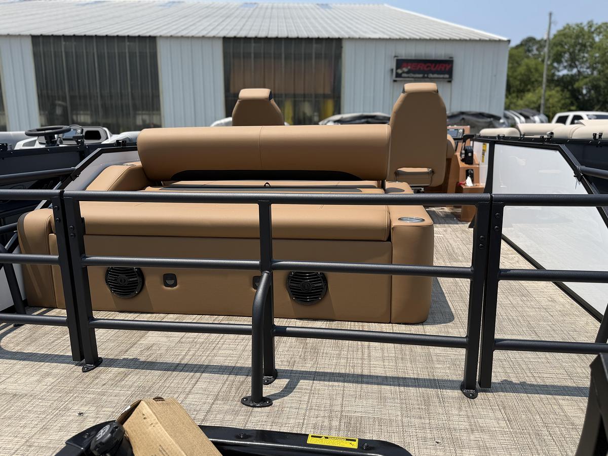 2027 Bentley Pontoons Legacy 223 Swingback