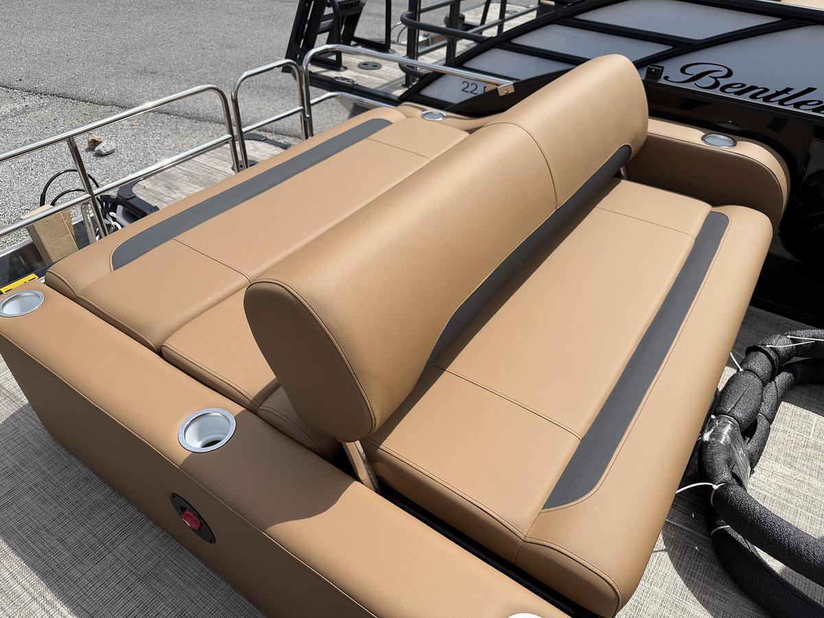 2027 Bentley Pontoons Legacy 223 Swingback