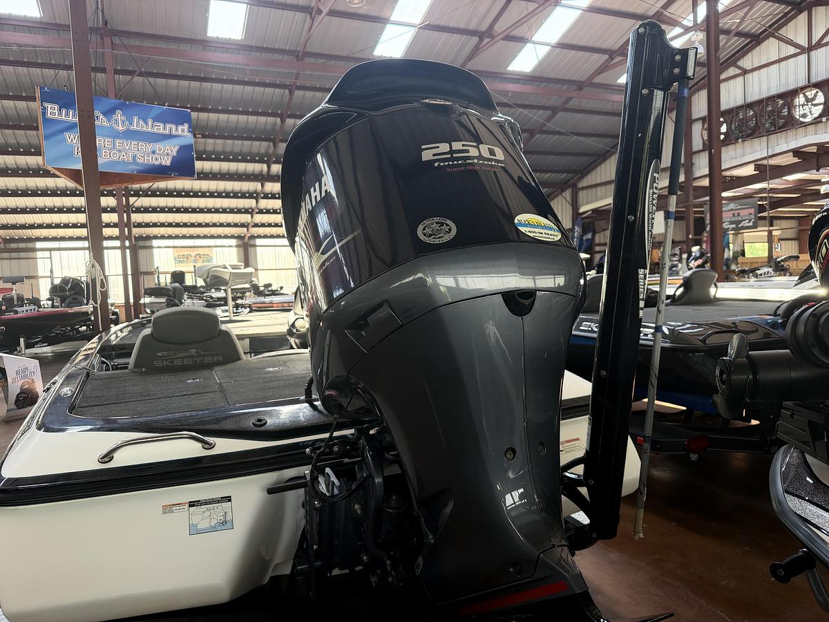 Used 2016 Skeeter ZX250