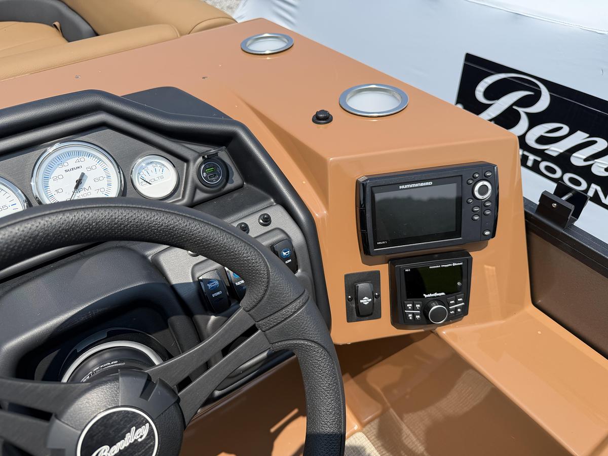 2027 Bentley Pontoons Legacy 223 Swingback