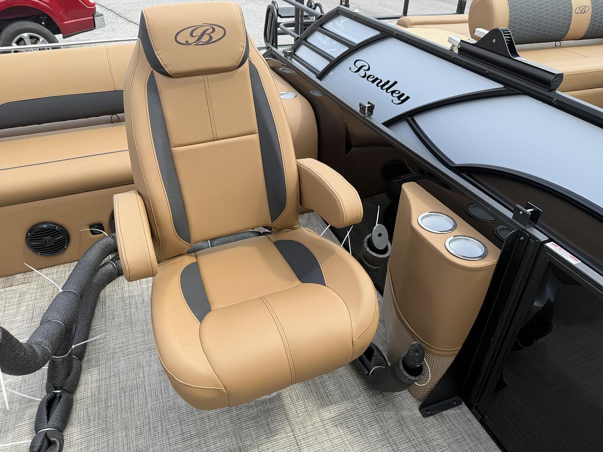 2027 Bentley Pontoons Legacy 223 Swingback