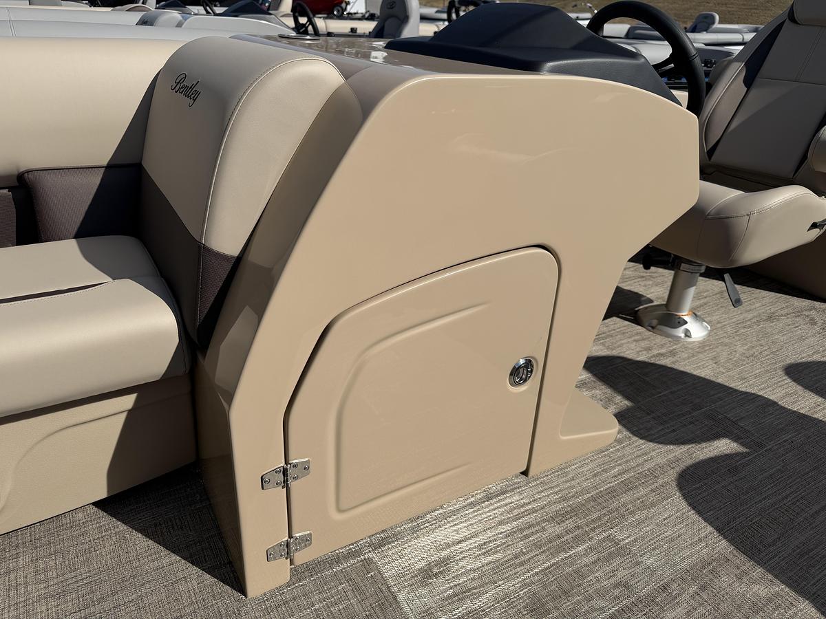 2026 Bentley Pontoons Legacy 223 Navigator