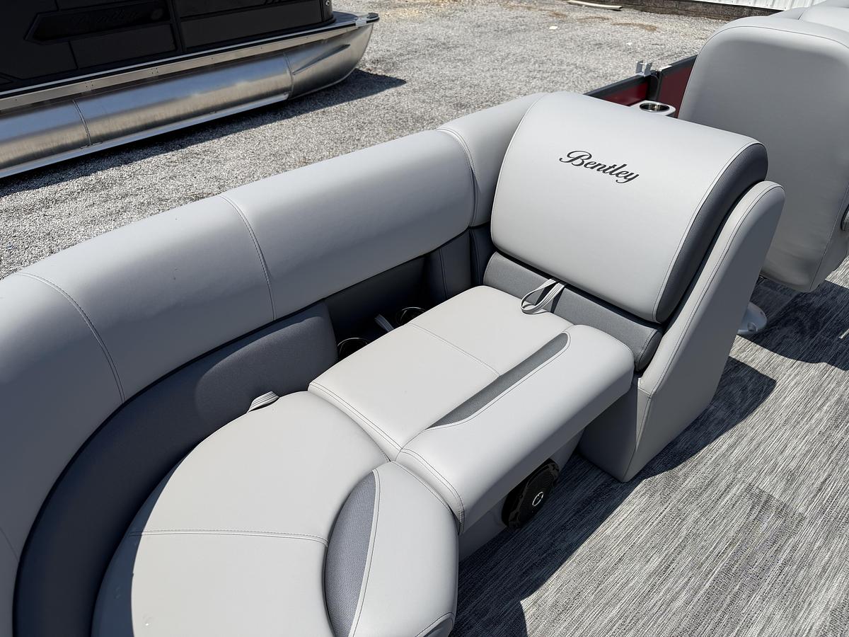 2027 Bentley Pontoons Legacy 200 Navigator
