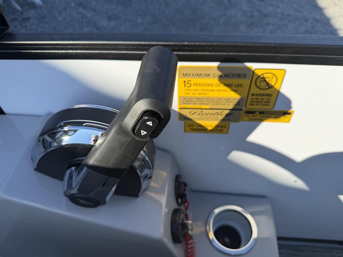 2026 Bentley Pontoons Legacy 223 DL Navigator