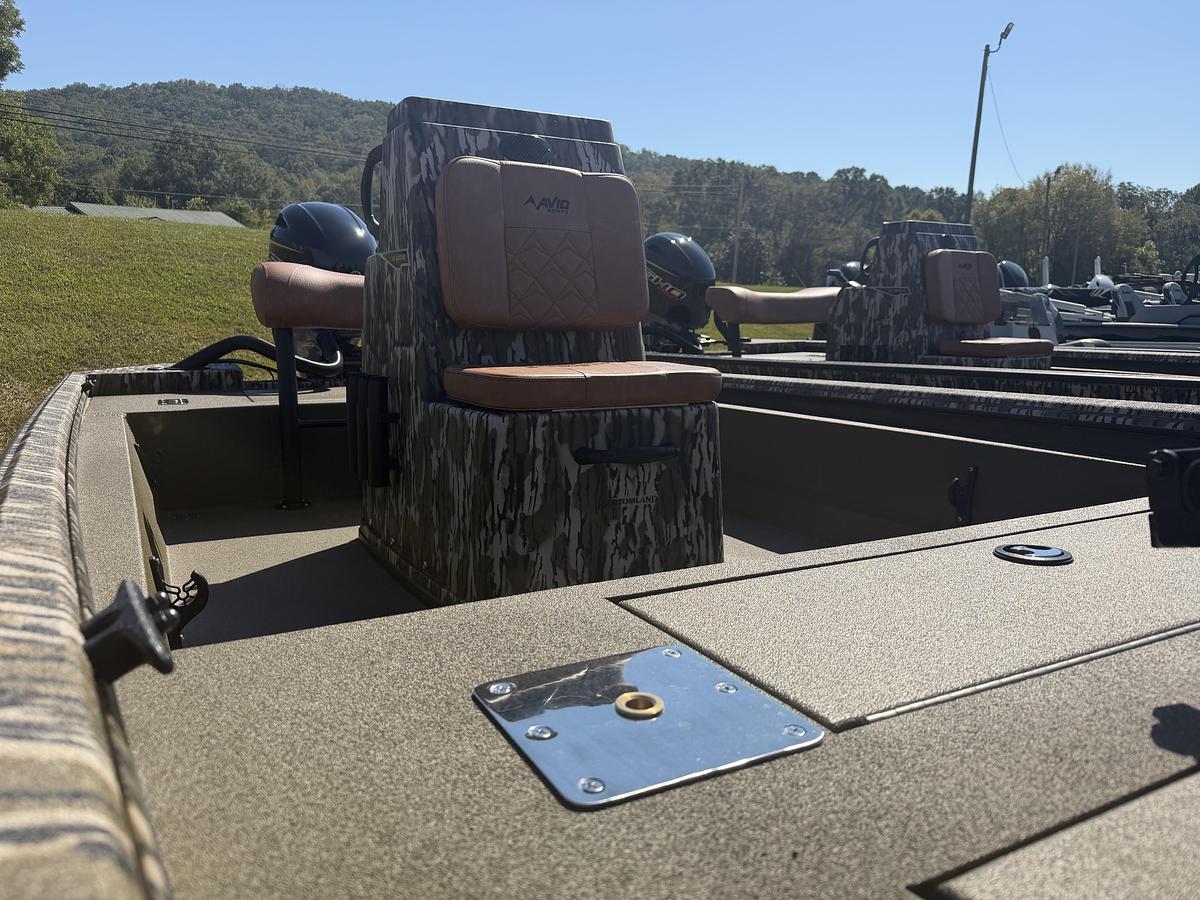 2027 Avid Boats 18CC Rogue