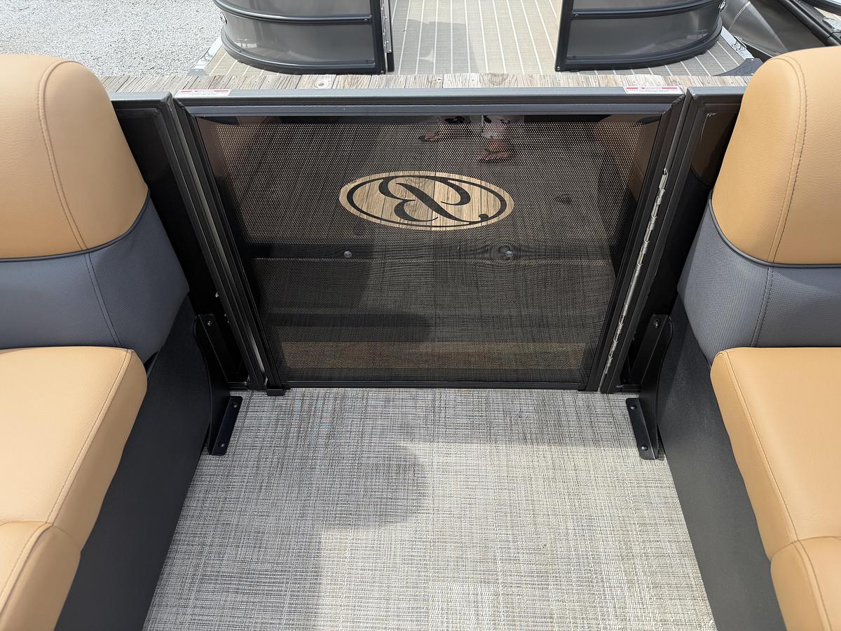 2027 Bentley Pontoons Legacy 223 Swingback