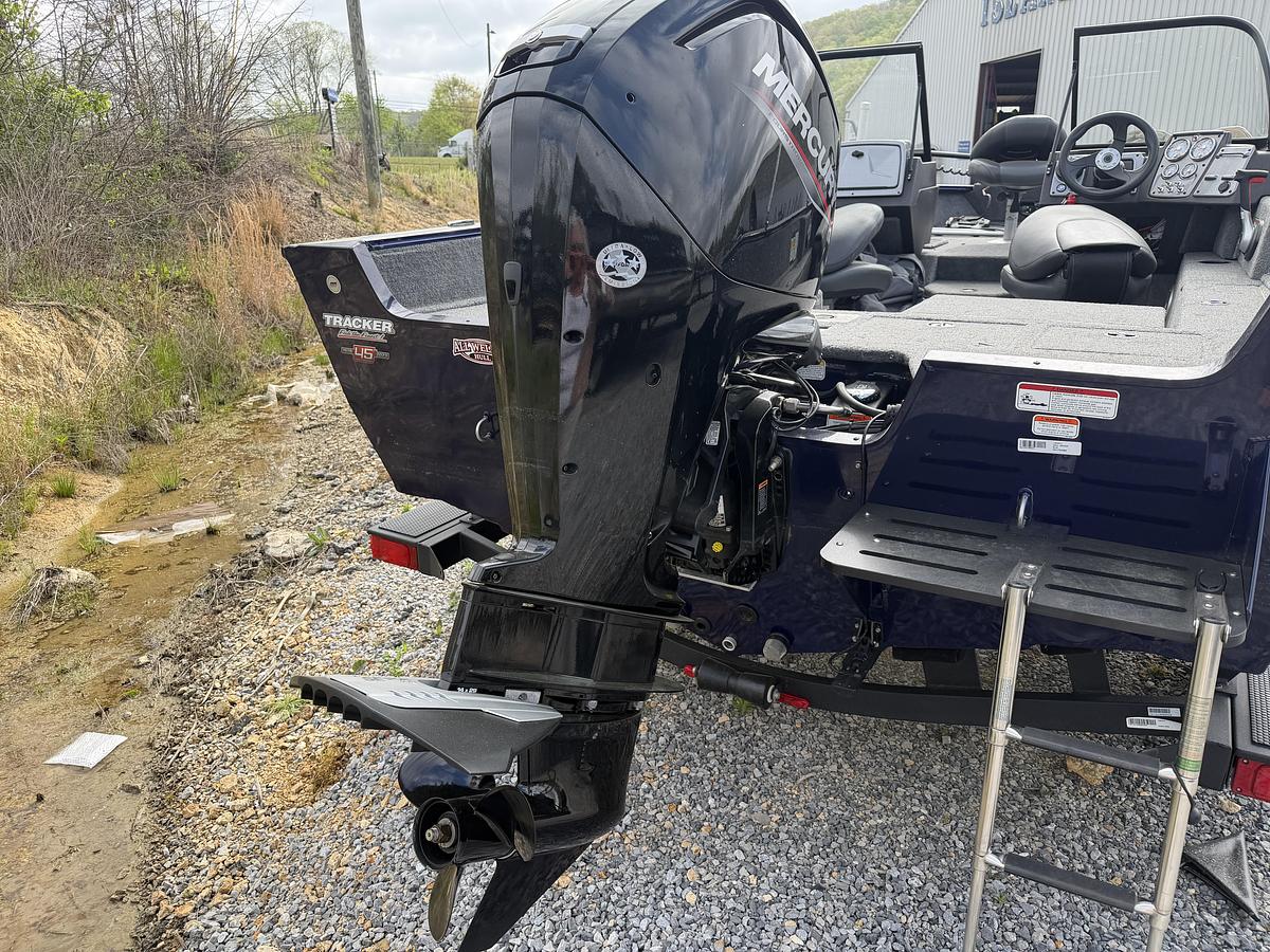 Used 2023 Tracker Pro-Guide V175