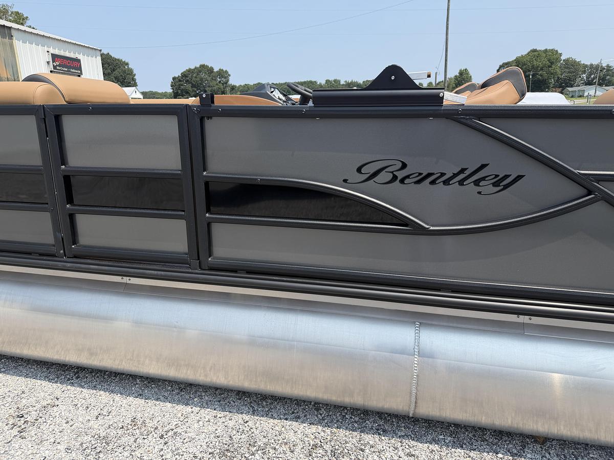 2027 Bentley Pontoons Legacy 223 Swingback