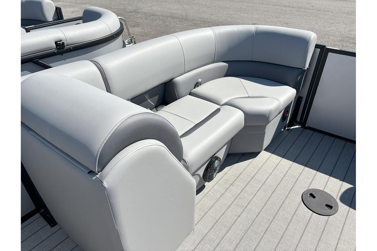 2026 Bentley Pontoons Legacy 223 Navigator