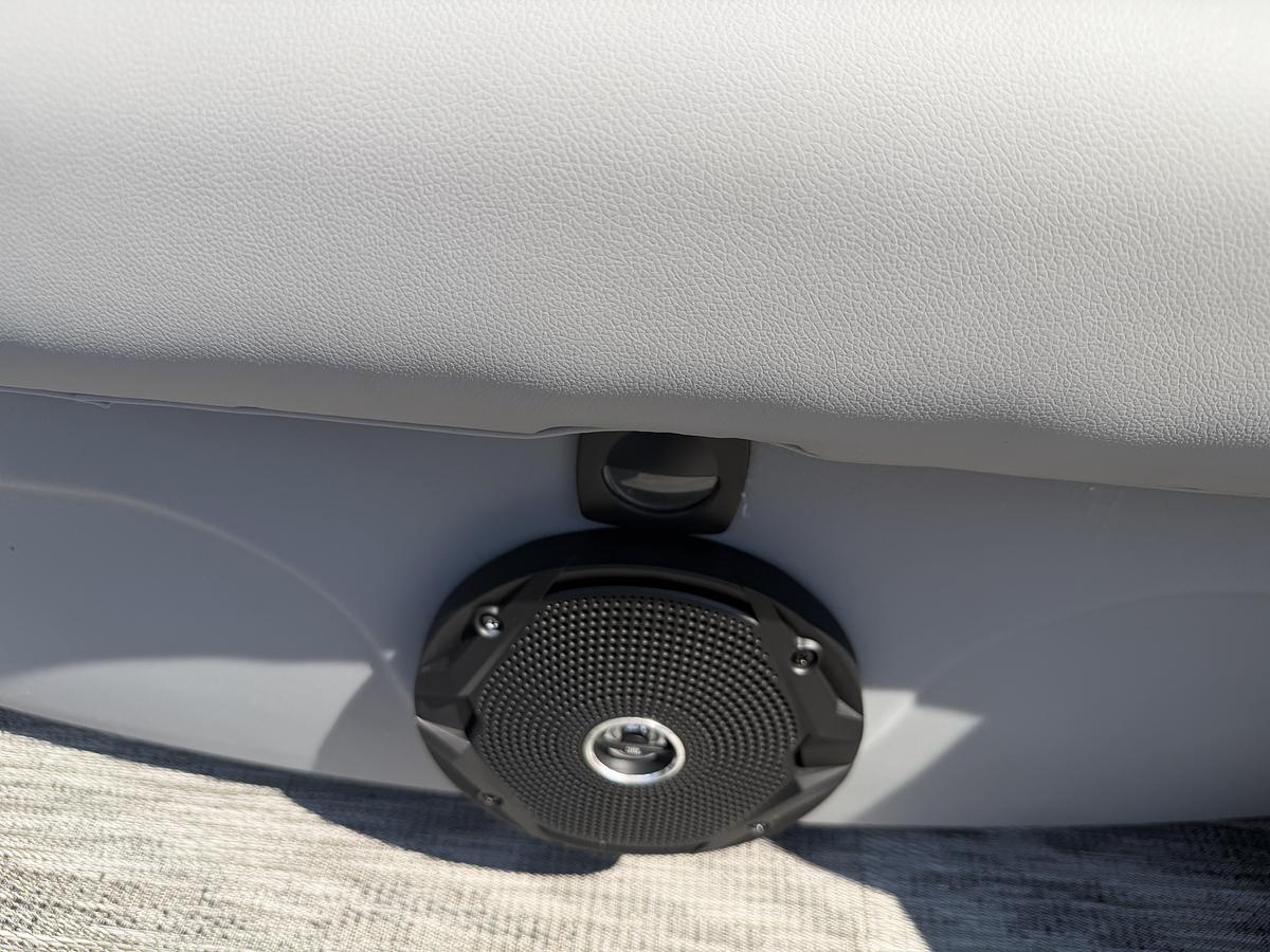 2027 Bentley Pontoons Bolt 223