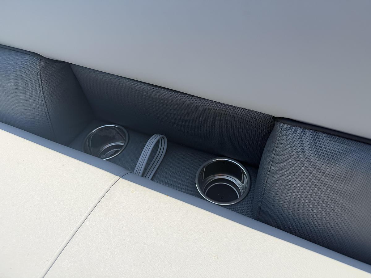 2027 Bentley Pontoons Bolt 223
