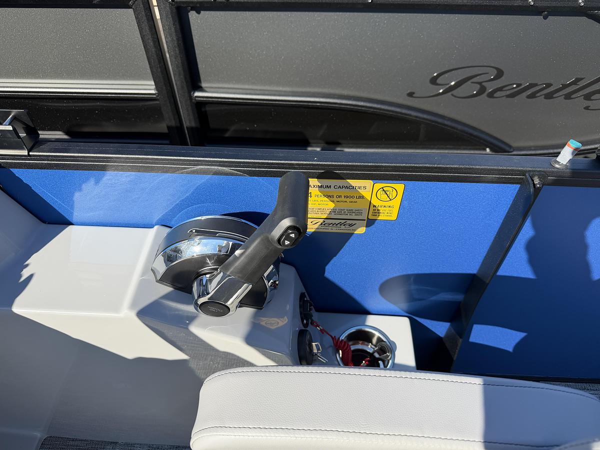 2026 Bentley Pontoons Legacy 200 Cruise