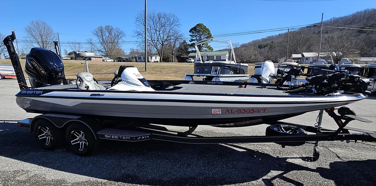 Used Used 2022 Skeeter ZXE21 powered by Yamaha VF250LB. 2022 Skeeter Tandem Axle Trailer.