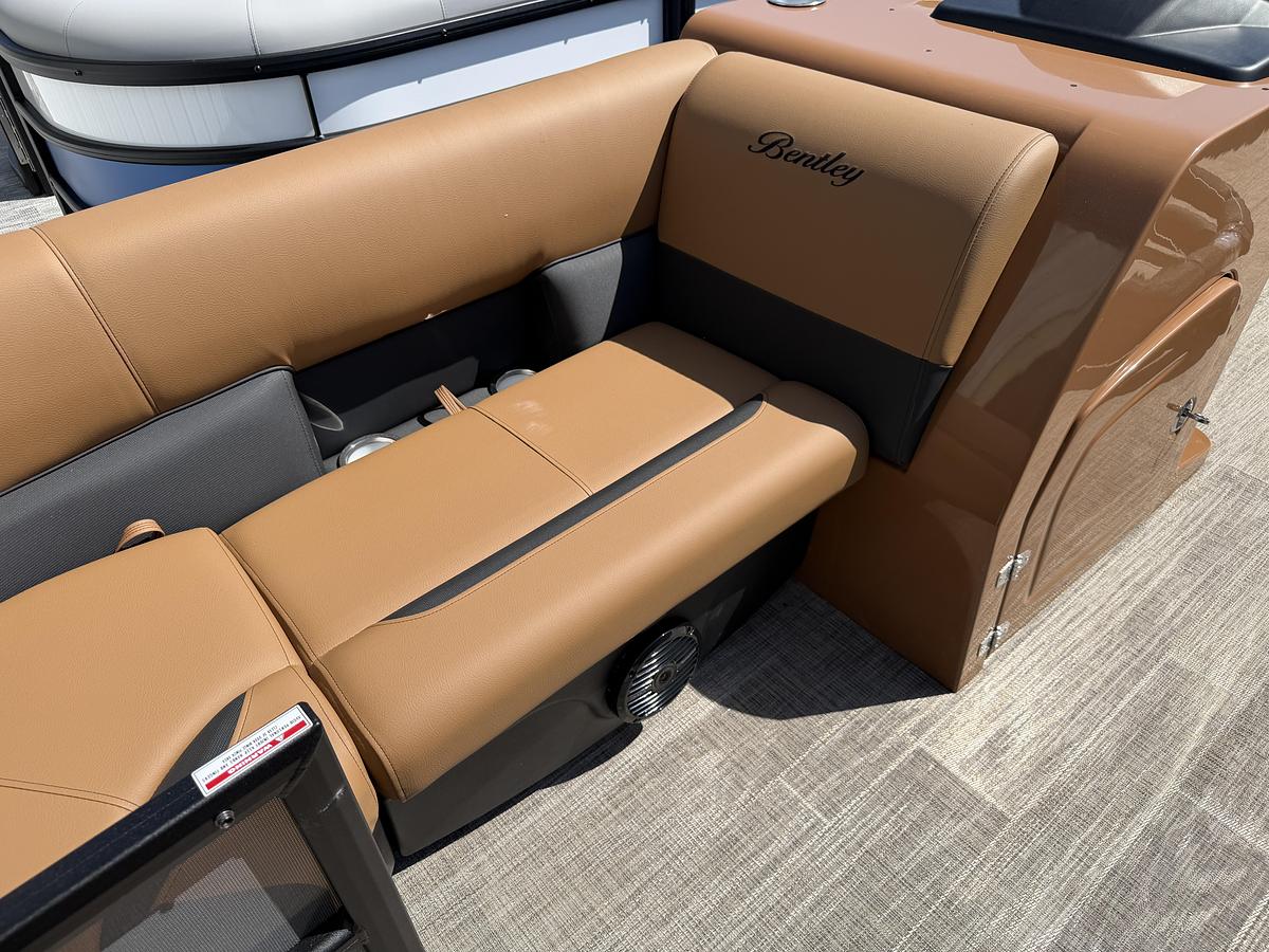 2026 Bentley Pontoons Legacy 223 Navigator