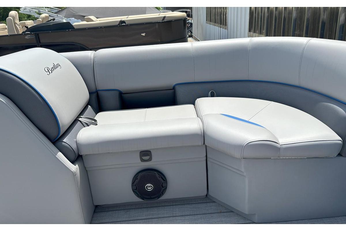 2025 Bentley Pontoons Legacy 203 Swingback