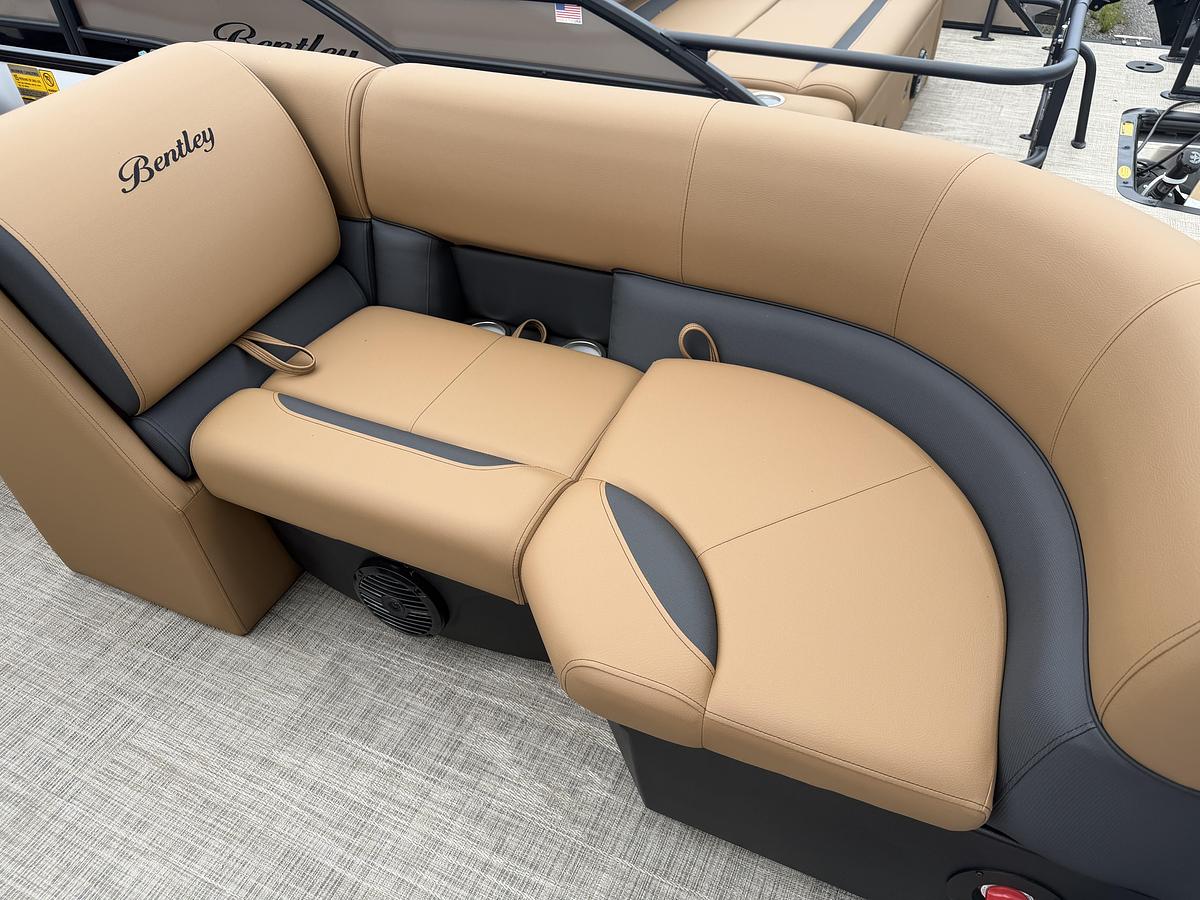 2027 Bentley Pontoons Legacy 223 Navigator