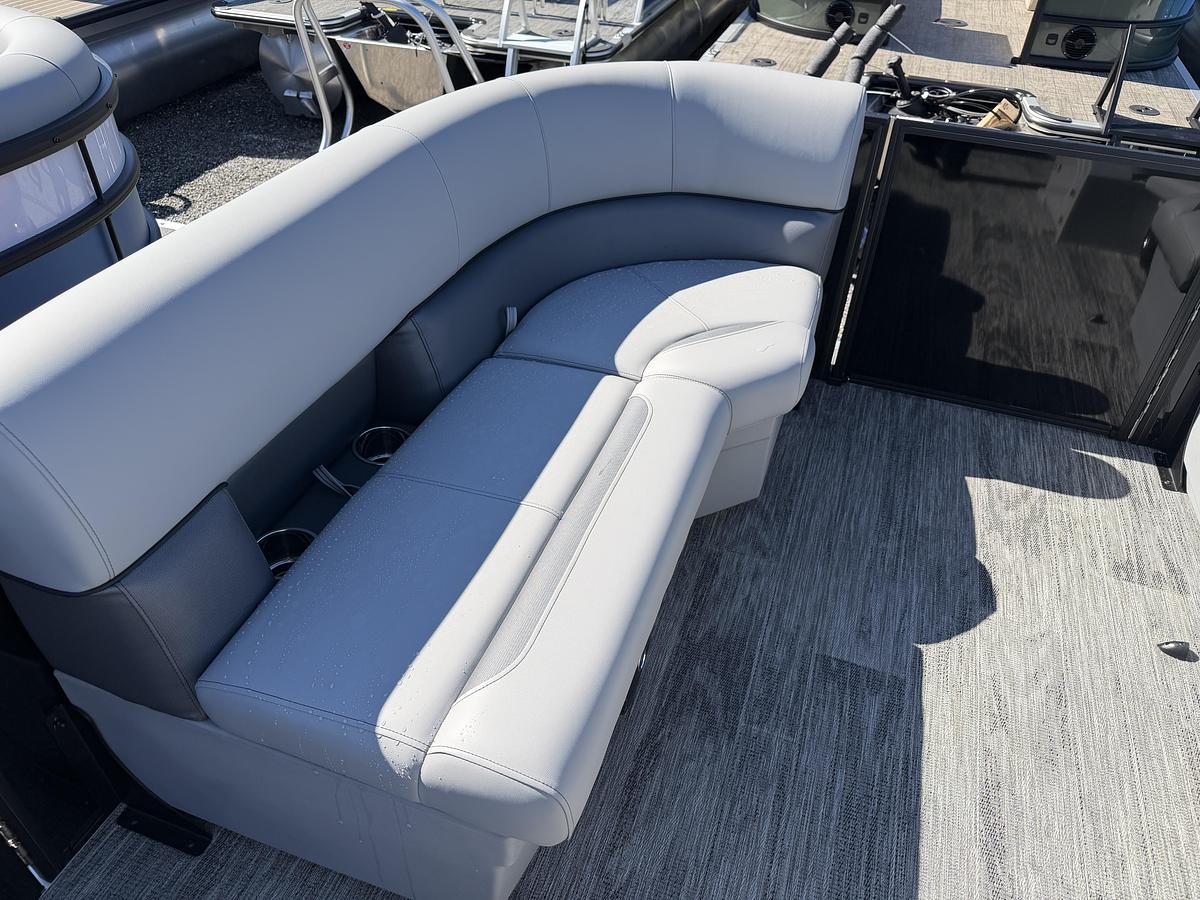 2026 Bentley Pontoons Legacy 200 Cruise