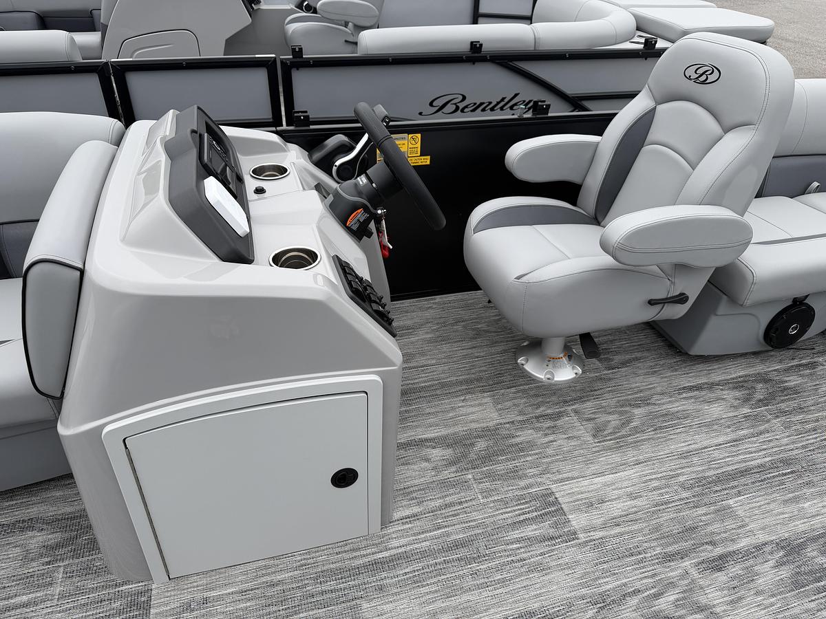 2026 Bentley Pontoons Bolt 200