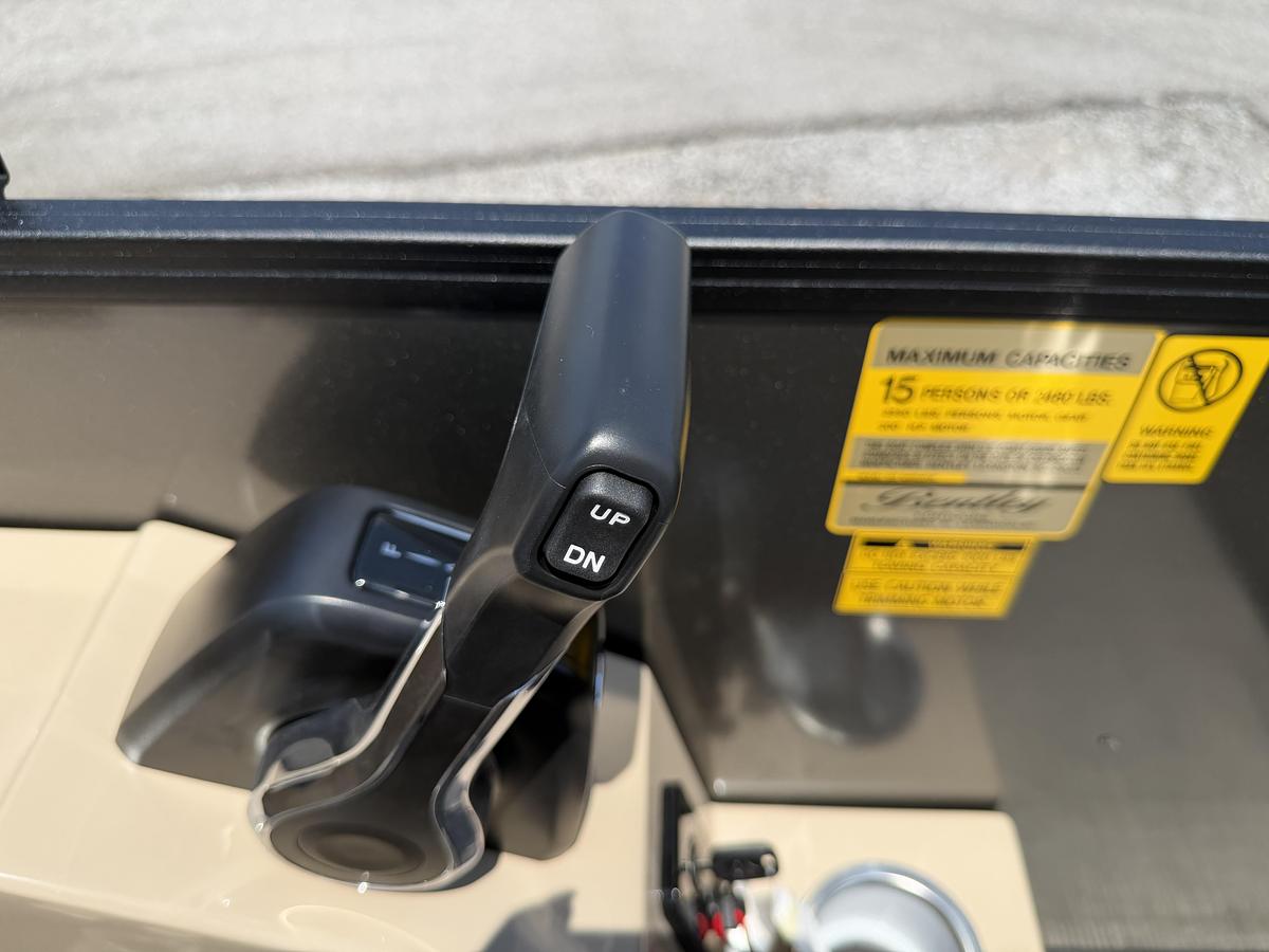 2027 Bentley Pontoons Legacy 223 Navigator