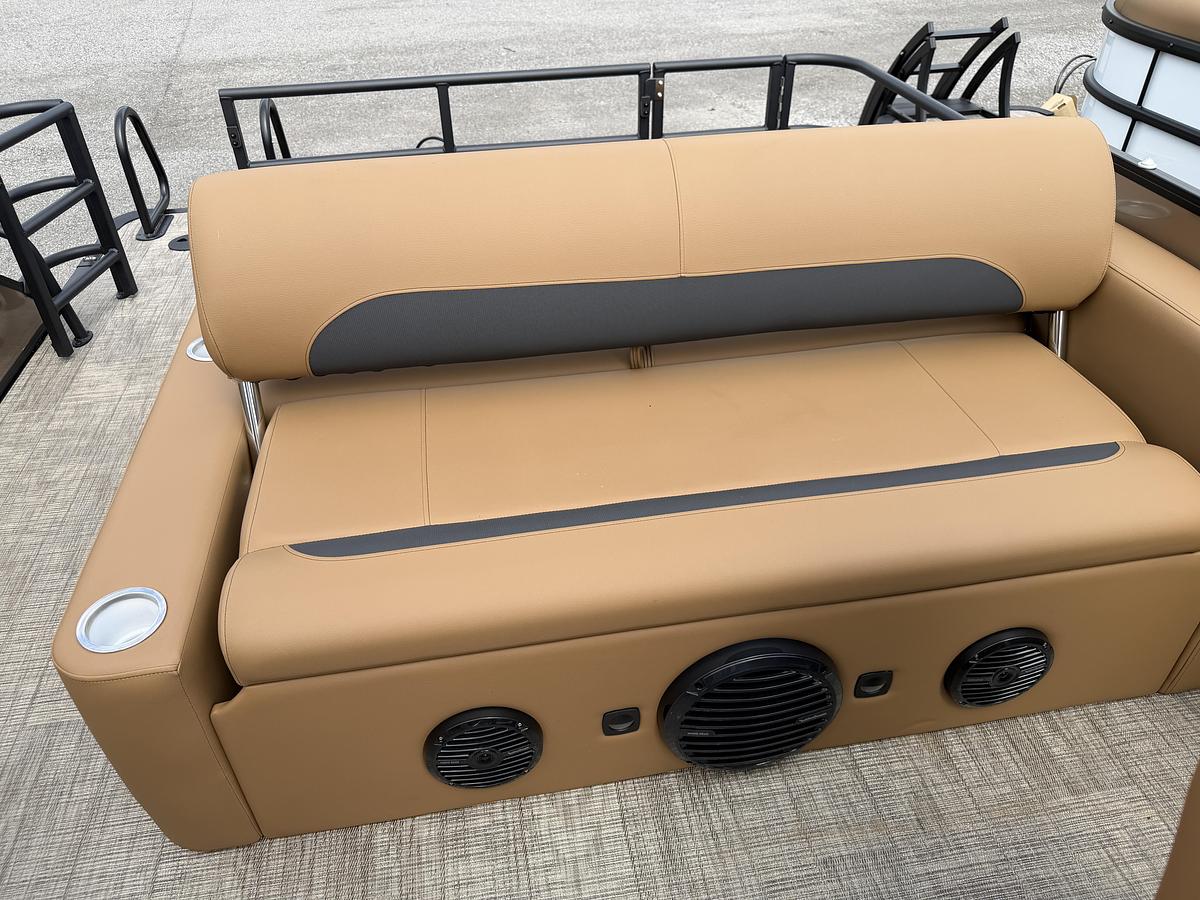 2027 Bentley Pontoons Legacy 223 Swingback