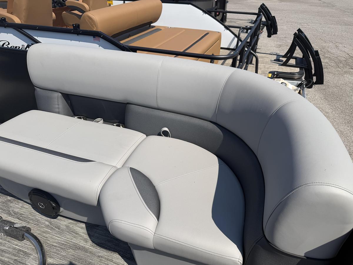 2027 Bentley Pontoons Bolt 223