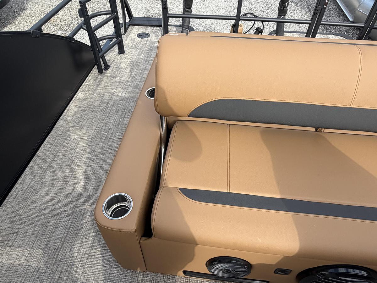 2027 Bentley Pontoons Legacy 223 Swingback