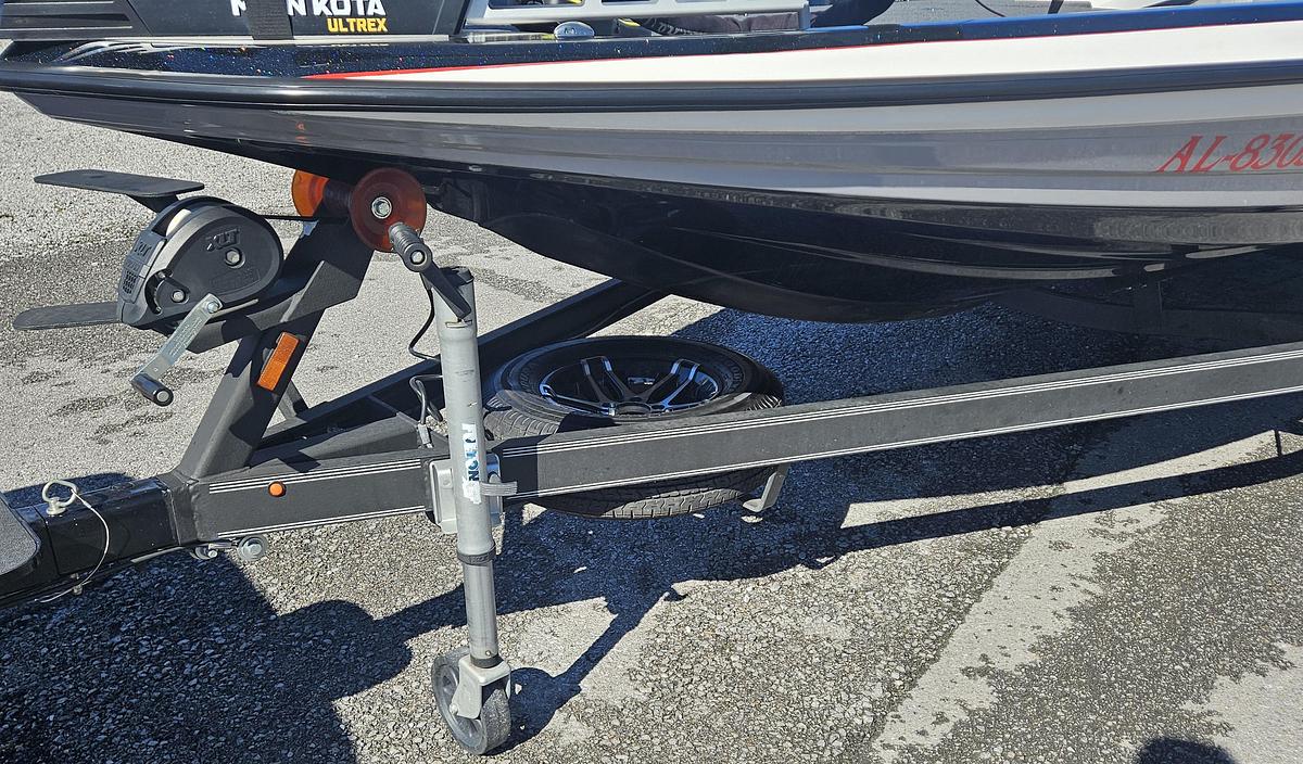 Used Used 2022 Skeeter ZXE21 powered by Yamaha VF250LB. 2022 Skeeter Tandem Axle Trailer.