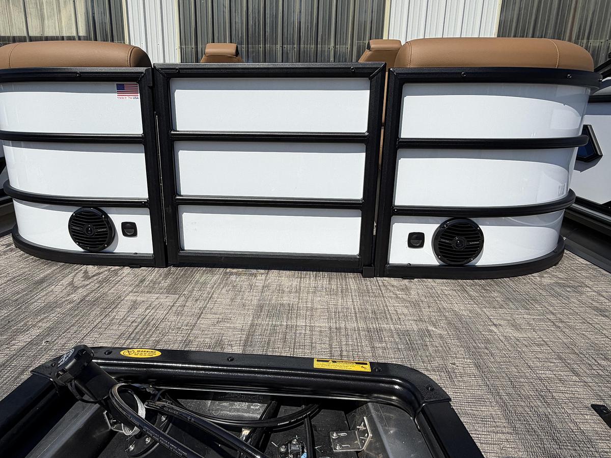 2026 Bentley Pontoons Legacy 223 Navigator