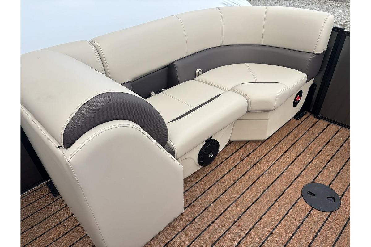 2026 Bentley Pontoons Legacy 220 DL Navigator