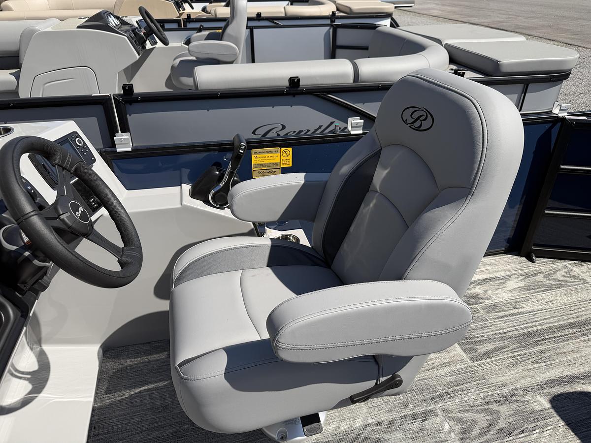 2026 Bentley Pontoons Legacy 200 Cruise