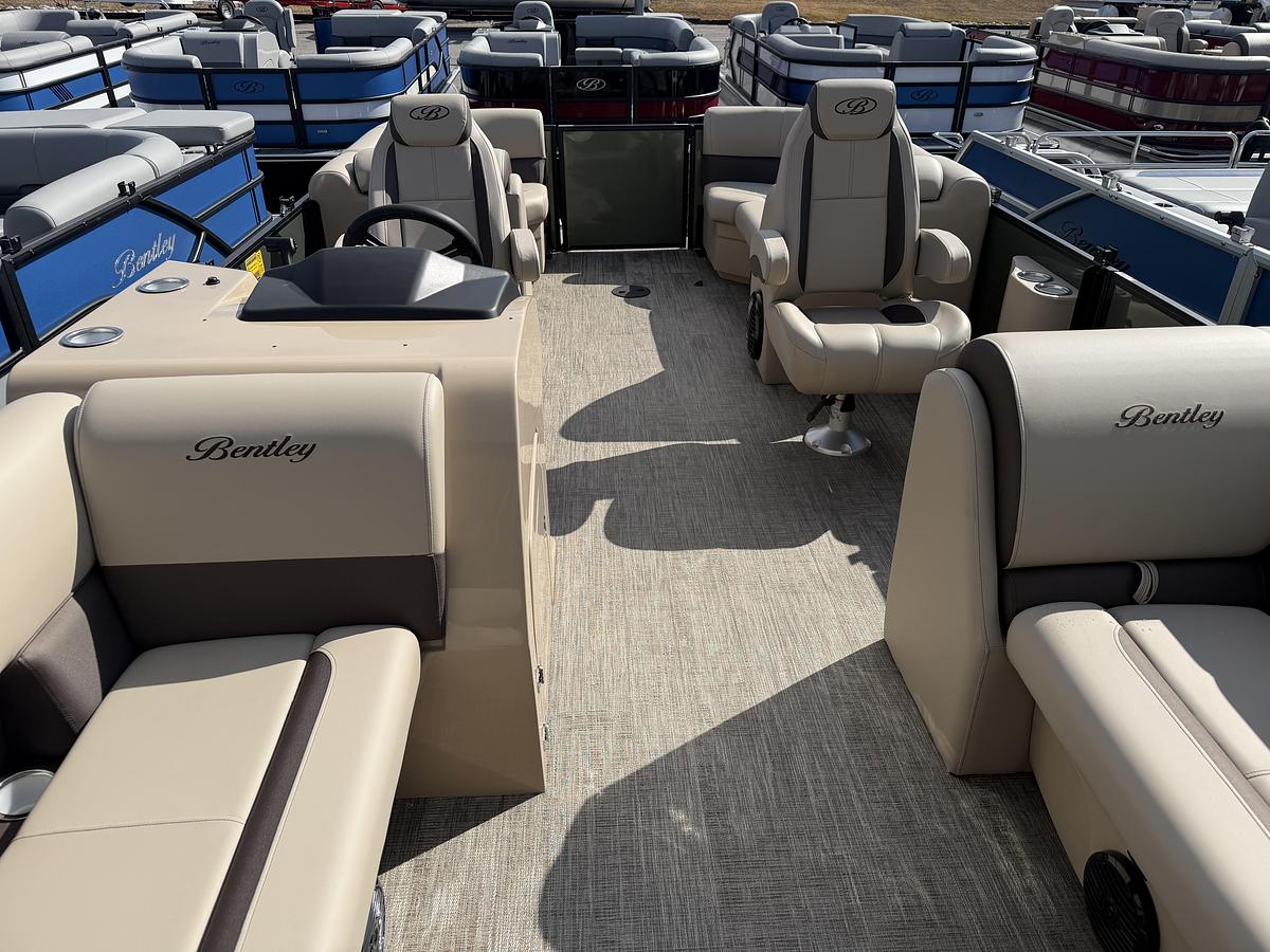 2026 Bentley Pontoons Legacy 223 Navigator