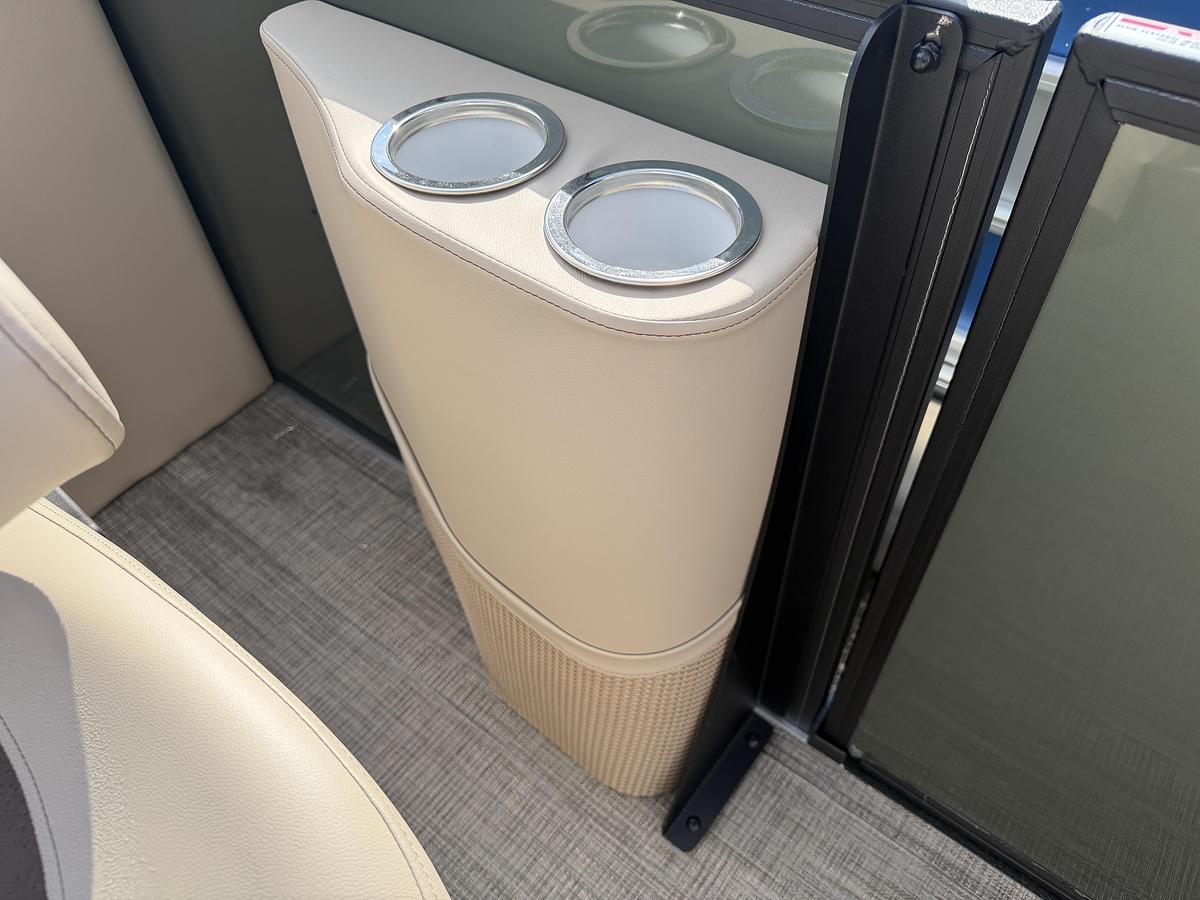 2026 Bentley Pontoons Legacy 223 Navigator