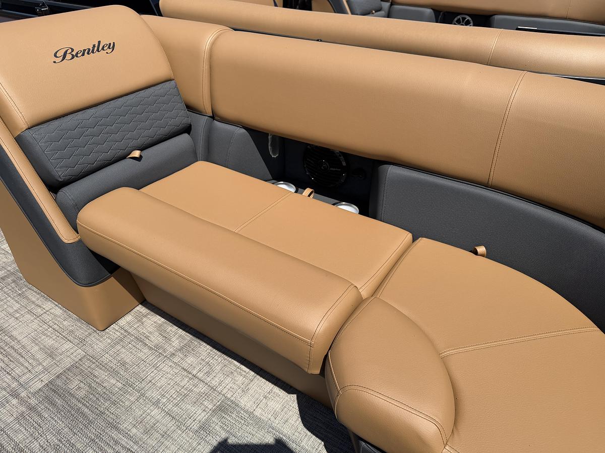 2026 Bentley Pontoons Elite 223 DC Swingback