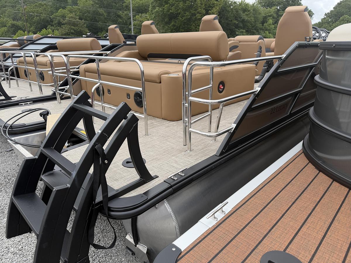 2027 Bentley Pontoons Legacy 223 Swingback