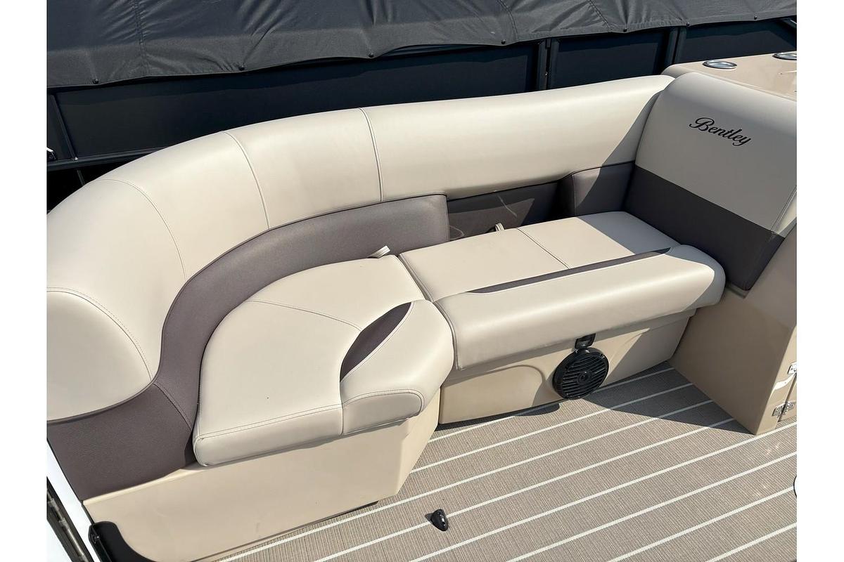 2026 Bentley Pontoons Legacy 223 DL Navigator