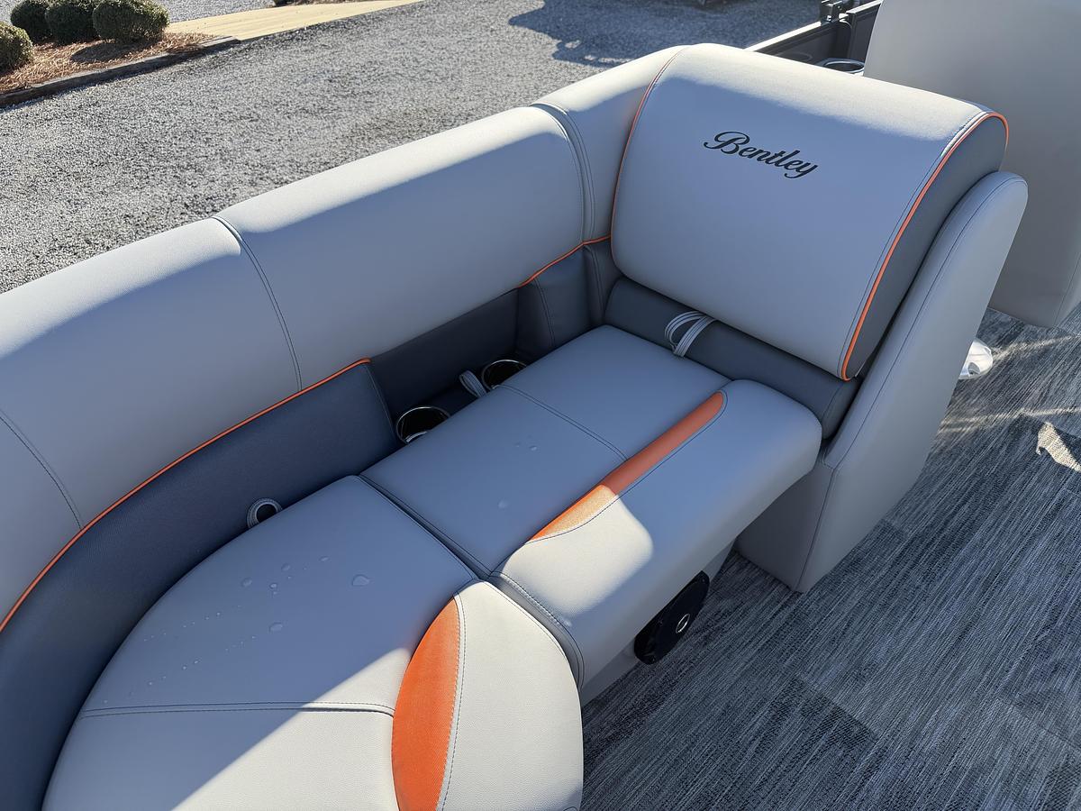 2026 Bentley Pontoons Legacy 200 Navigator