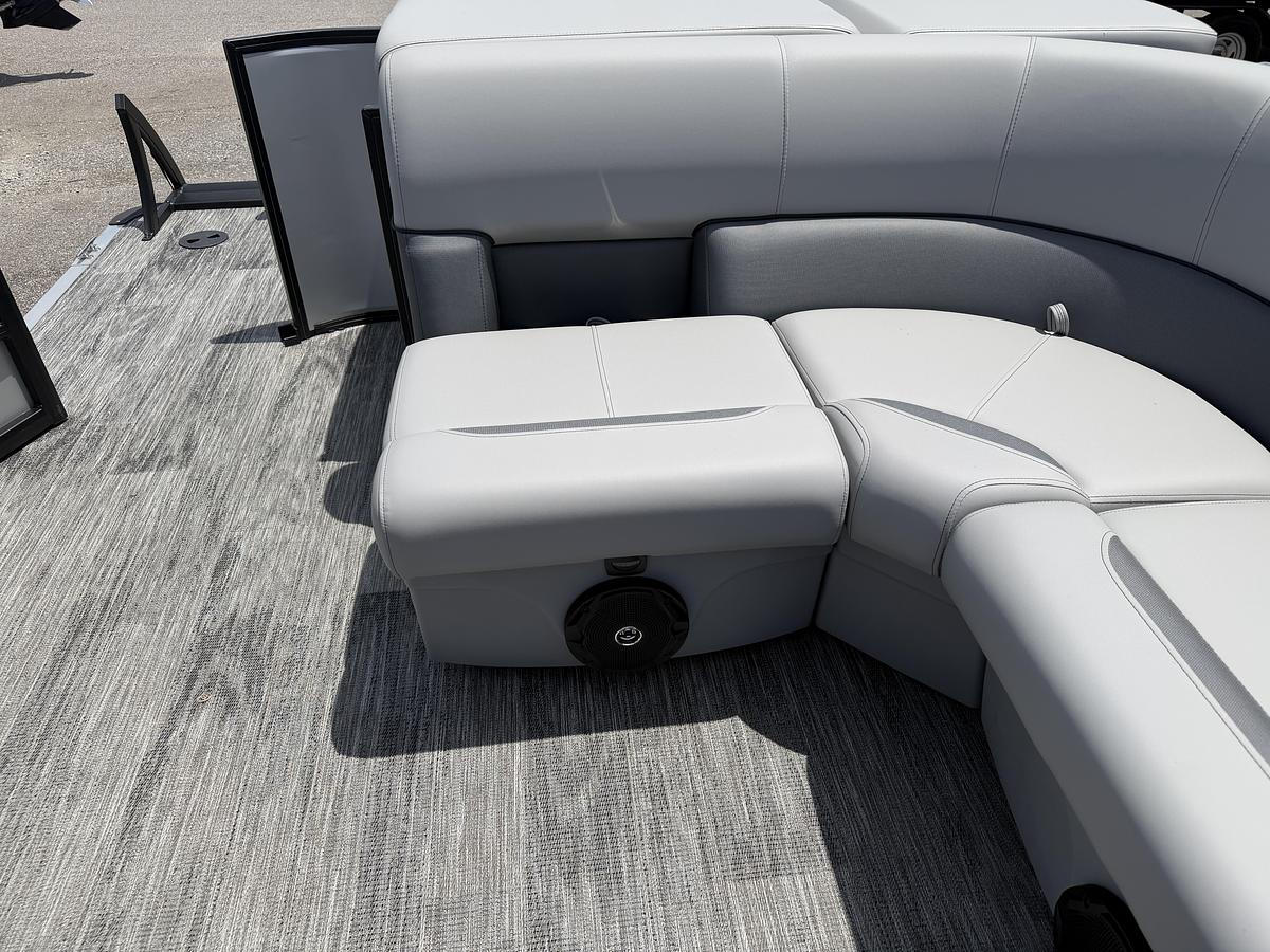 2026 Bentley Pontoons Legacy 200 Cruise